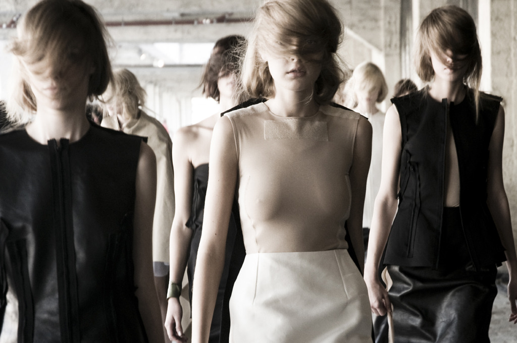 Maison Martin Margiela fashion show Paris 2011 por César Segarra